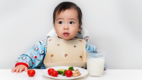 Vì sao sữa đóng vai trò quan trọng trong giai đoạn đầu đời của trẻ?