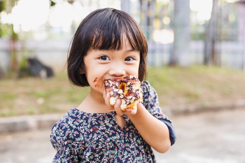 thừa cân béo phì ở trẻ do đồ ngọt